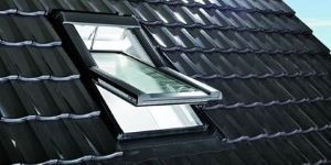 Nízkoenergetické střešní okno Designo R6 RotoTronic